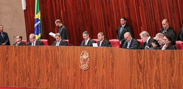 Sessão plenária do Tribunal Superior Eleitoral durante a aprovação das regras do horário eleitoral.